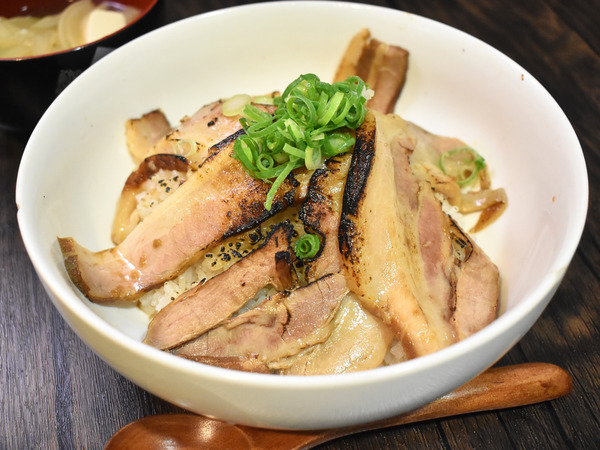 炙り煮豚丼 (2)
