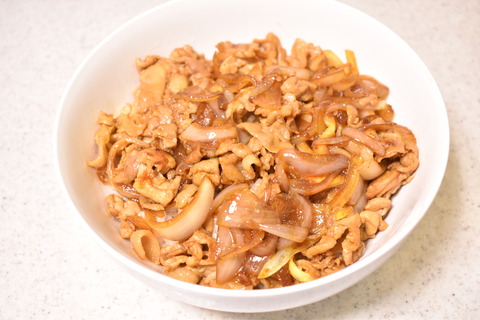 炙りチーズカレー豚丼 (7)