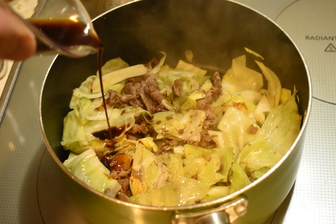 牛肉とキャベツのソース炒め煮 (6)