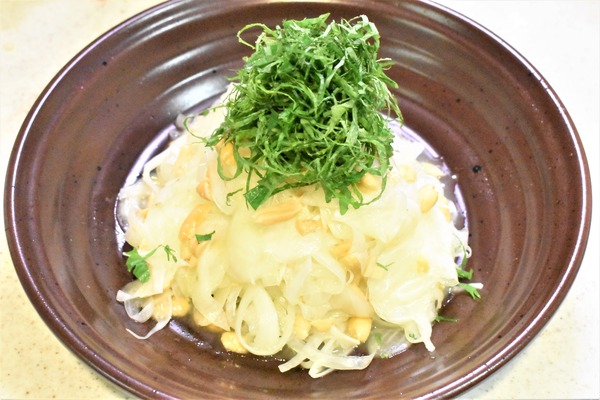 玉ねぎとビーナッツのサラダ (5)