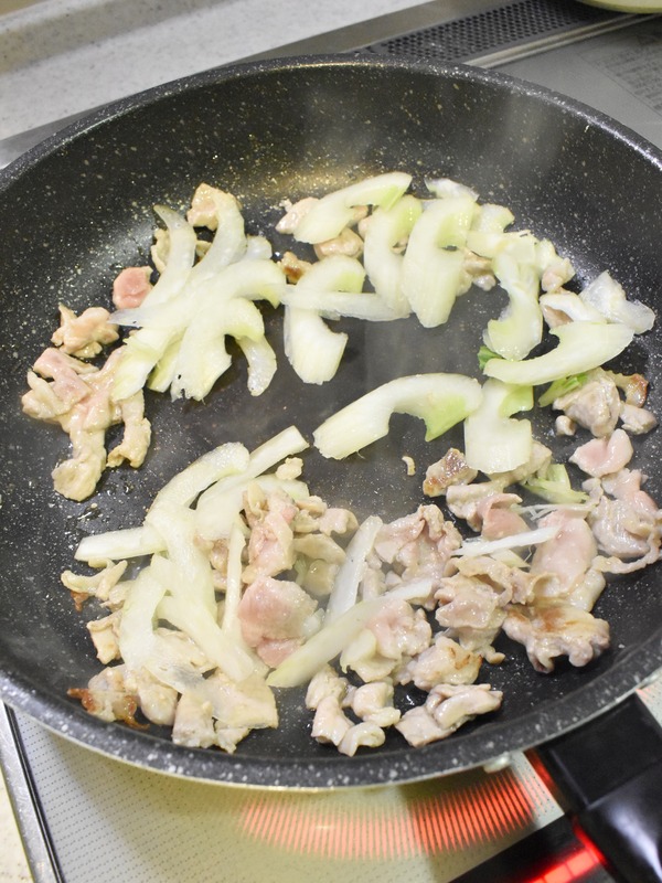 豚肉とセロリのサラダ丼 (4)