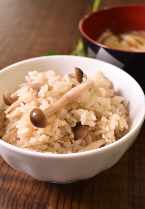 新米のあっさり炊き込みご飯 (1)
