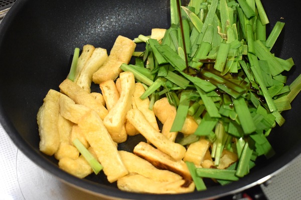 ニラと油揚げのさっぱり炒め (4)