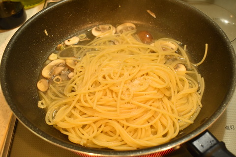 マッシュルームのガーリックパスタ (5)