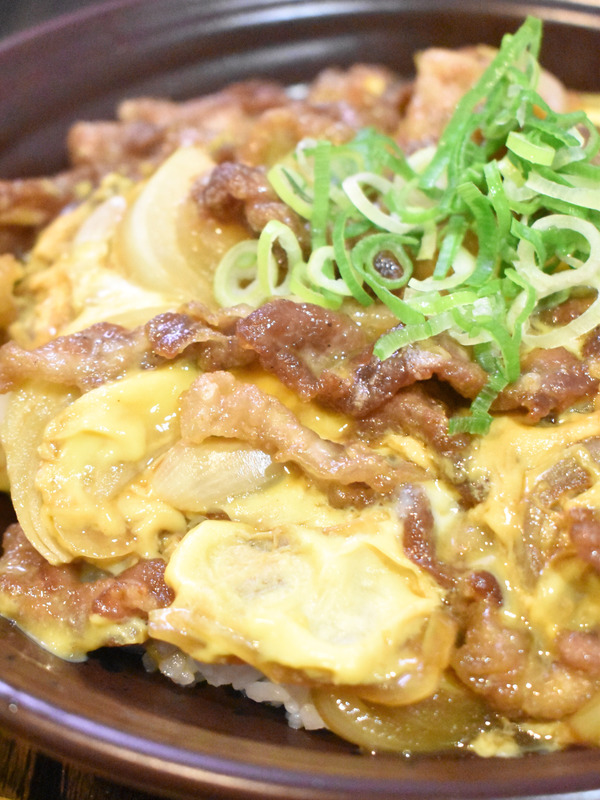 豚肉唐揚げ卵とじ丼 (1)