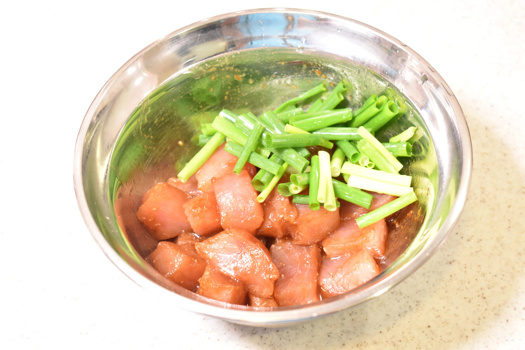 ごま油でコクをプラス ビンチョウマグロのこってり和え 気まま料理で レシピとか Powered By ライブドアブログ