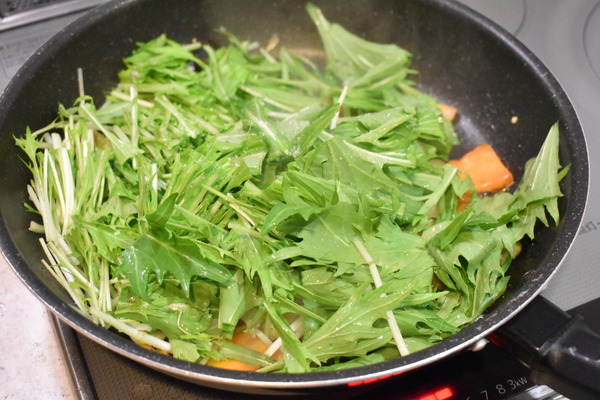 茄子と水菜のにんにく炒め (4)