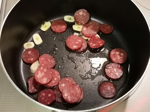 タマネギとサラミのチーズ焼き (3)