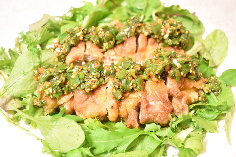 鶏もも肉の一枚揚げねぎソース (8)