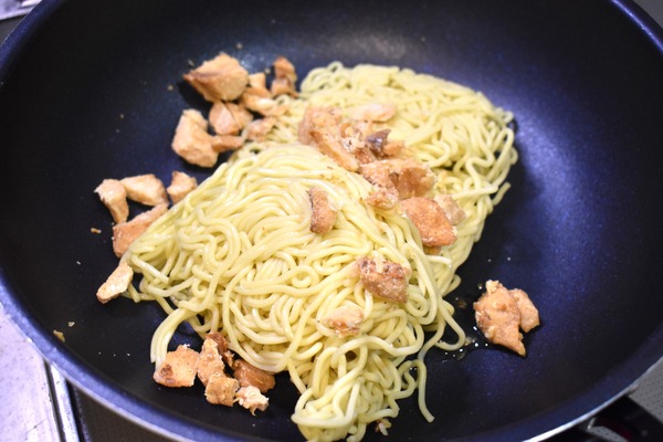 豚あぶらかす焼きそば (3)