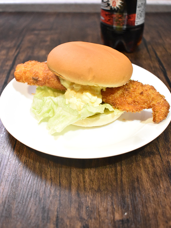 はみ出るフィッシュバガー (2)