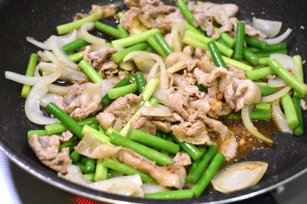 にんにくの芽と豚肉の炒め物 (6)