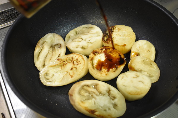 白なすのガリバタ炒め (6)