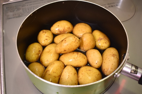新じゃがの煮っころがし (2)