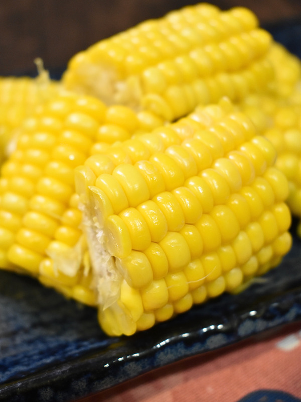 もぎたてとうもろこしのレンジ蒸し (1)