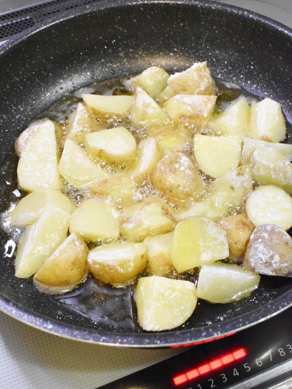 揚げじゃがの梅肉和え (4)