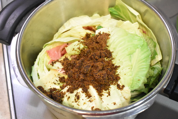 肉詰めキャベツのカレー煮込み (4)