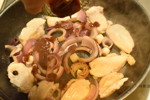 鶏むね肉と紫玉ねぎのカレー炒め (6)