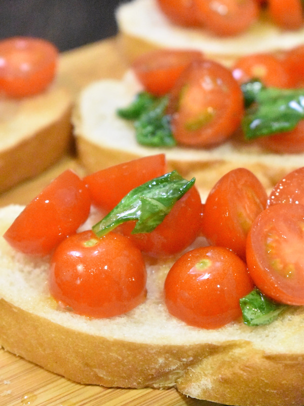 トマトとバジルのブルスケッタ (1)