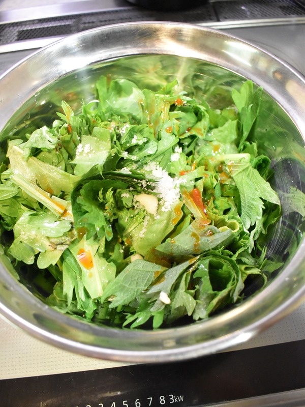 春菊のラー油和え (3)