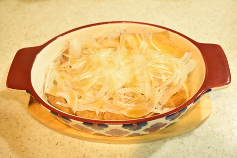 焼き厚揚げの新玉のせ (5)
