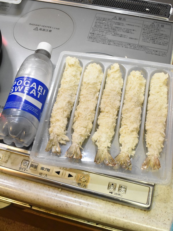 大量の特大エビフライ (8)