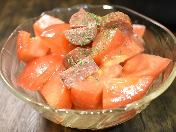 トマトとサラミのサラダ (1)