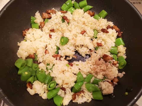 スナップえんどうと豚バラ肉の炒飯 (6)