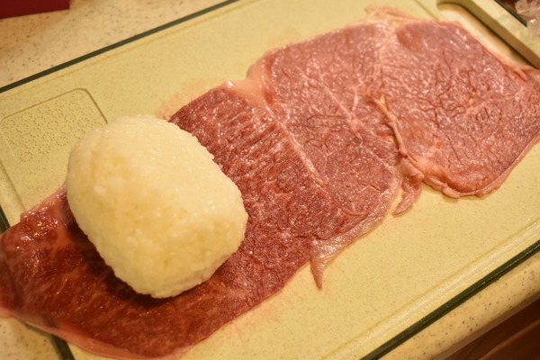 肉巻きおにぎり (2)