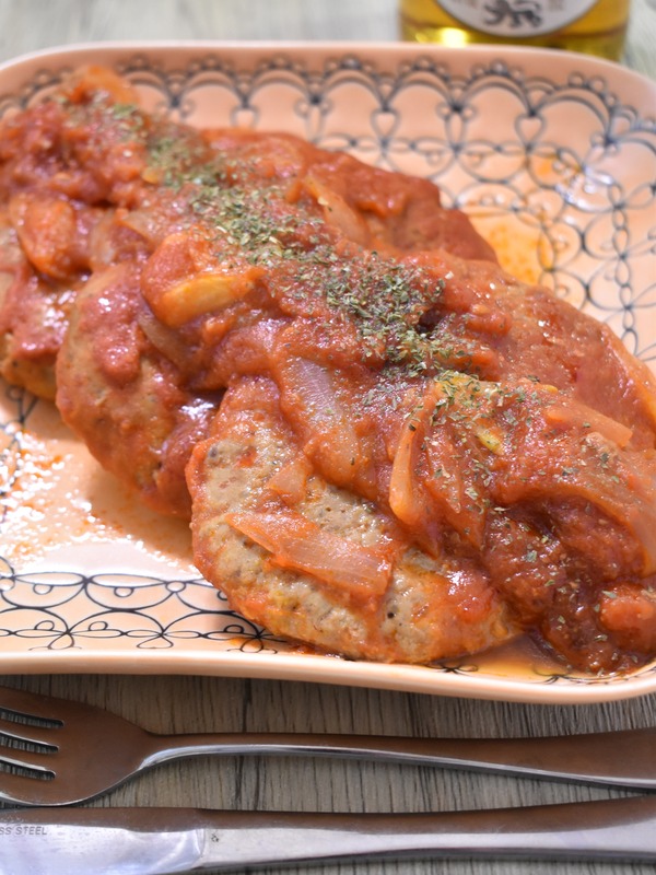 レトルトハンバーグのトマト煮込み (1)