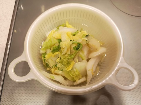 白菜漬け物のピリ辛和え (2)