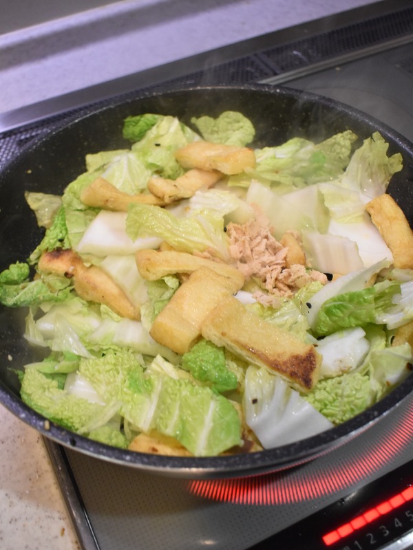 白菜と油揚げの病みつき炒め (5)