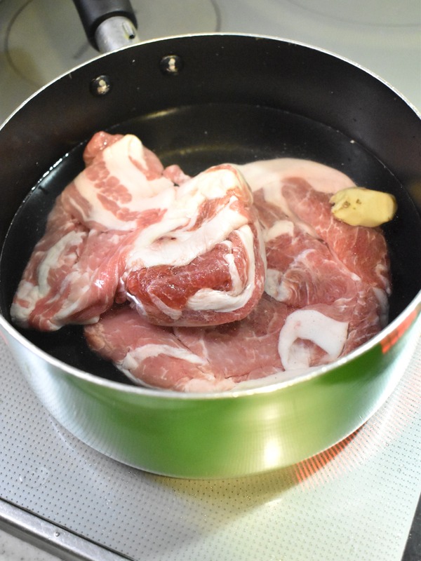 豚目玉焼き丼 (3)