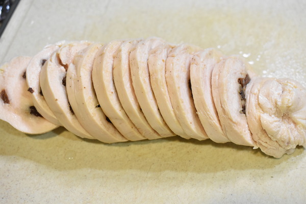 鶏むね肉のレーズンロール (8)