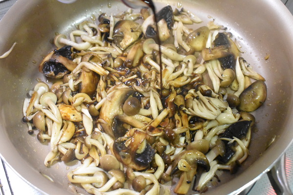 キノコのにんにくバター醤油 (6)