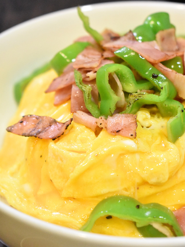 ベーコンエッグ丼 (1)