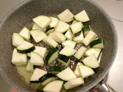 ズッキーニの塩バター炒め (4)