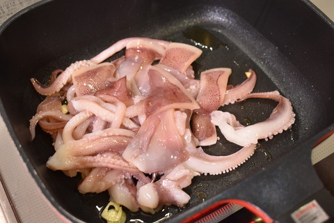 イカゲソとセロリのにんにく炒め (4)