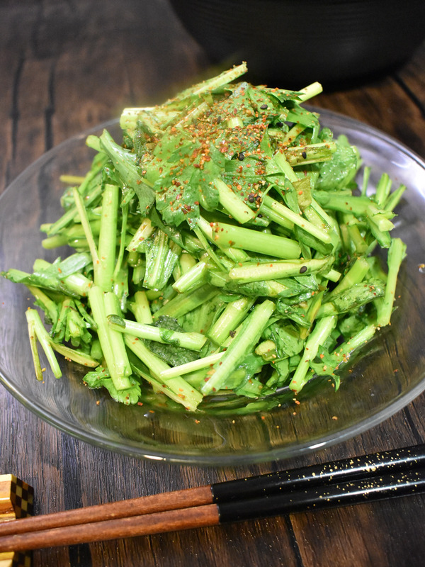 春菊のラー油和え (2)