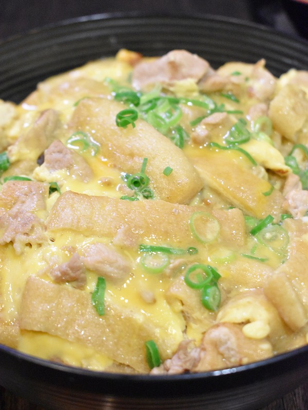 豚肉と油揚げの玉子丼 (1)