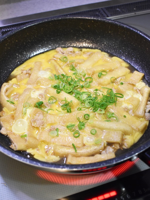 豚肉と油揚げの玉子丼 (5)