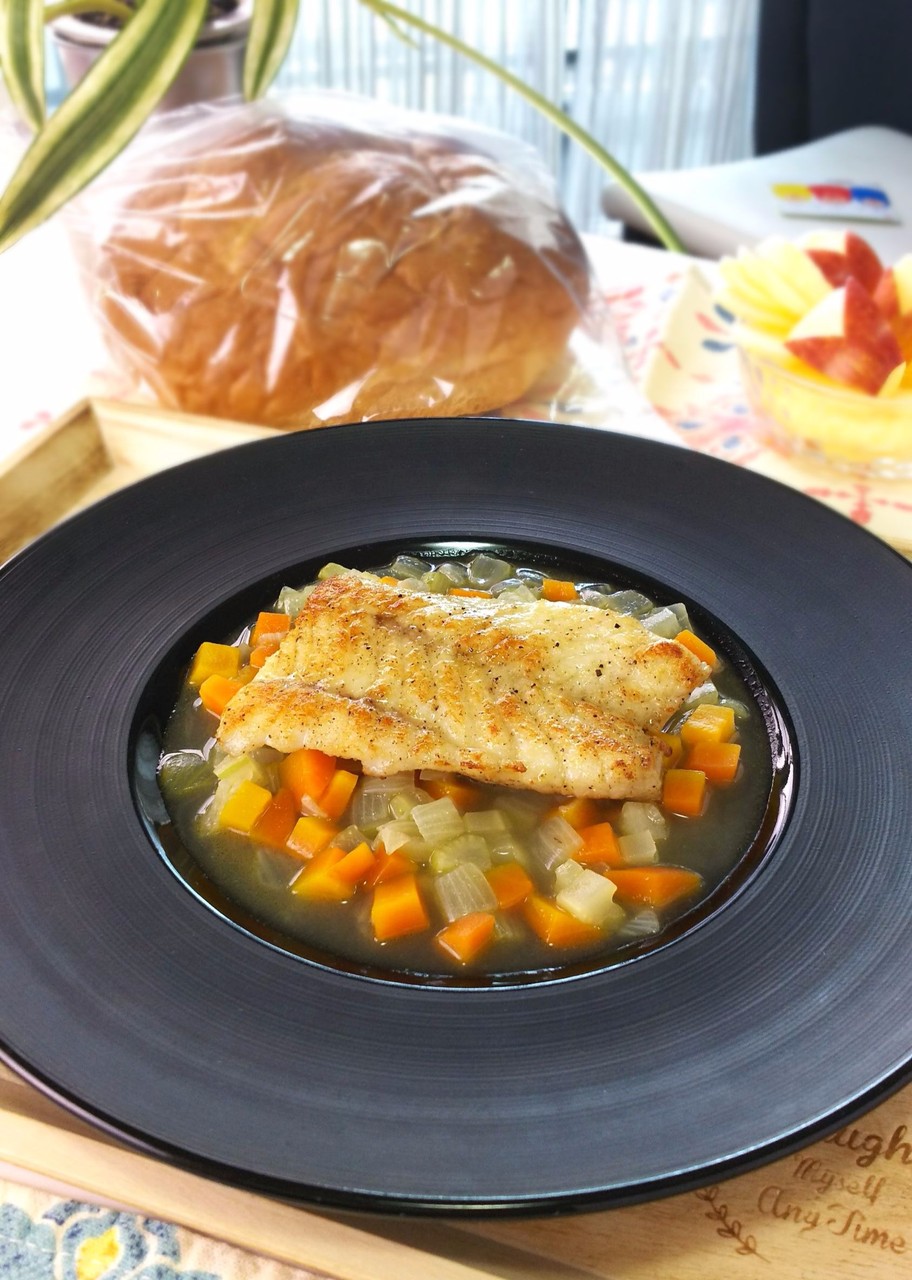 魚の旨味を余すことなく スズキのポワレ 香味野菜スープ添え 気まま料理で レシピとか Powered By ライブドアブログ