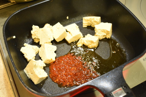 もやしと豆腐のピリ辛炒め (2)