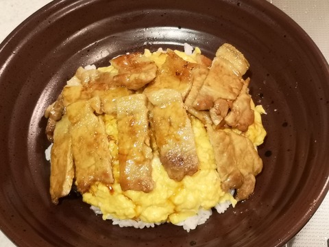 豚照り玉丼 (10)