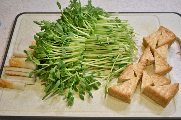 豆苗と厚揚げの甘辛炒め (2)