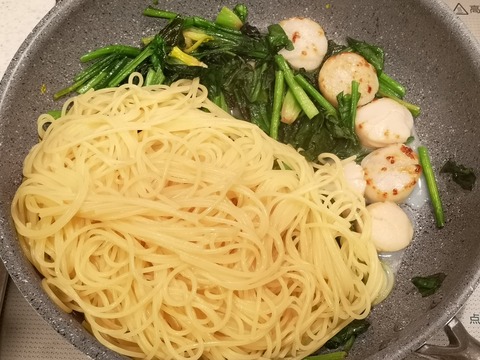 ホタテとほうれん草のクリームパスタ (6)