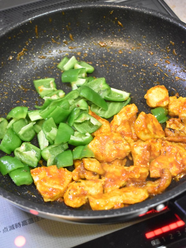 鶏むね肉とピーマンのカレー炒め (7)