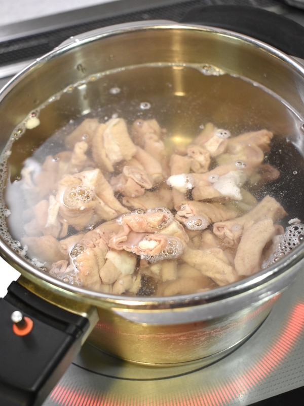 豚白モツの煮込み (3)