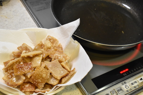 豚皮からラード (8)