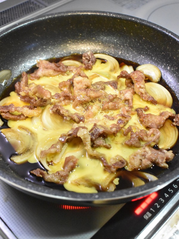 豚肉唐揚げ卵とじ丼 (8)